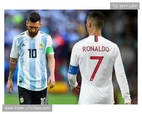 梅西、C罗与内马尔：三大足球巨星的传奇之路与球场荣耀