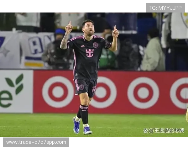 足球场上最高的球星身高突破新纪录引发全球关注与热议