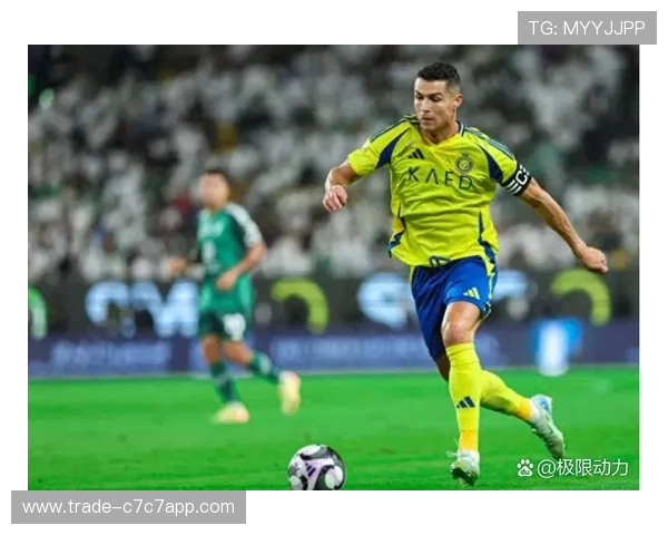 足球巨星风采展现：领袖气质与球场魅力的完美融合